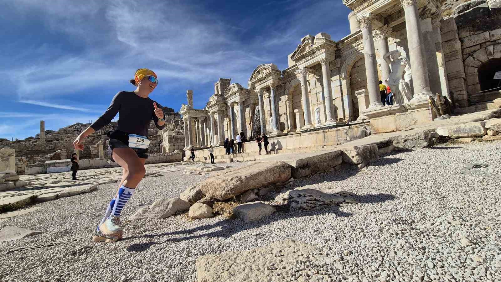 27 Ülkeden 320 Sporcu Sagalassos Antik Kentinde Koştu