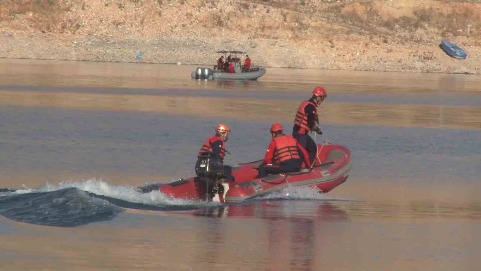 Adıyamanda Kayıp Genci Arama Çalışmaları Sürüyor