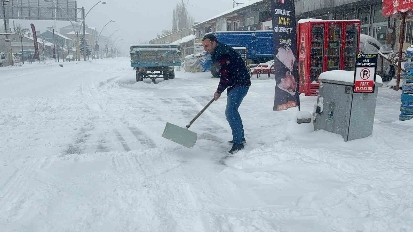 Ağrıda Kar Yağışı Etkili Olmaya Devam Ediyor