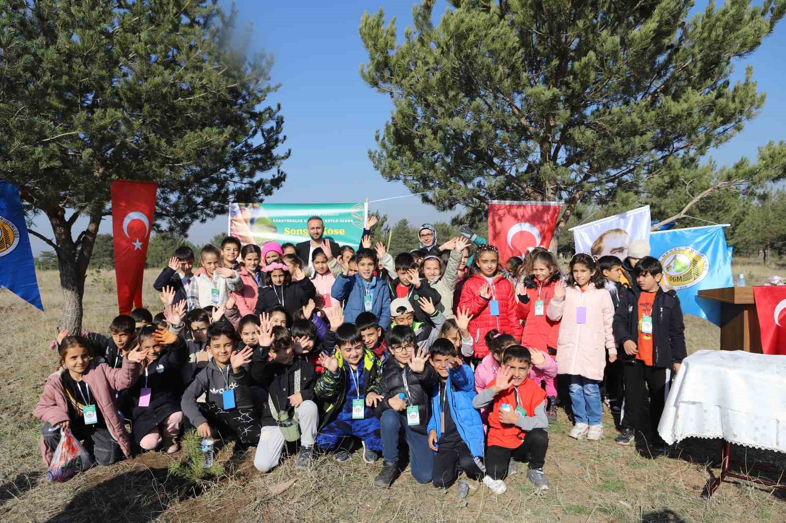 Ağrıda Velilerden Öğretmenlere Anlamlı Öğretmenler Günü Hediyesi