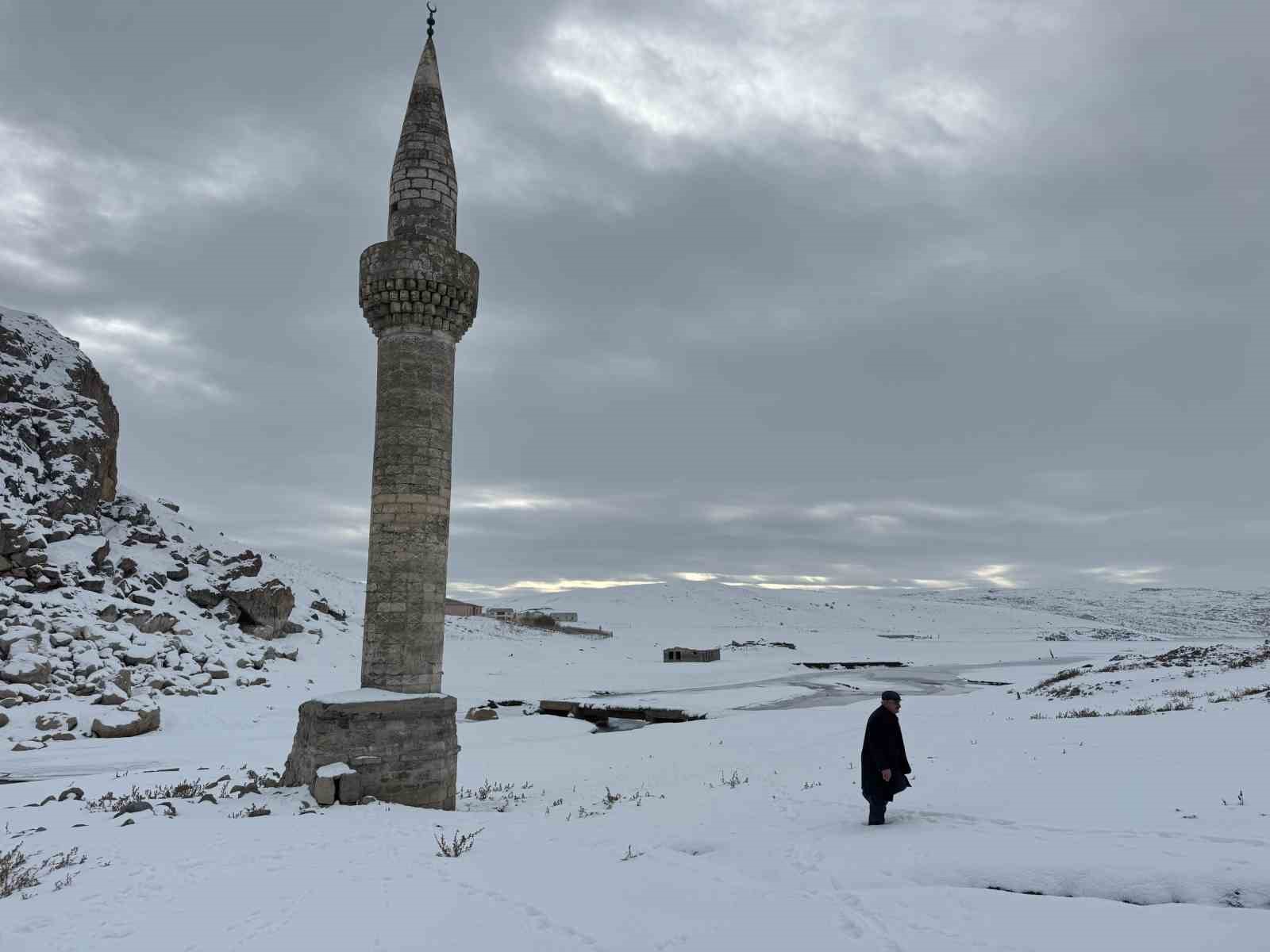 Ağrıdaki Cami Minaresi Yazıcı Barajının Simgesi Oldu