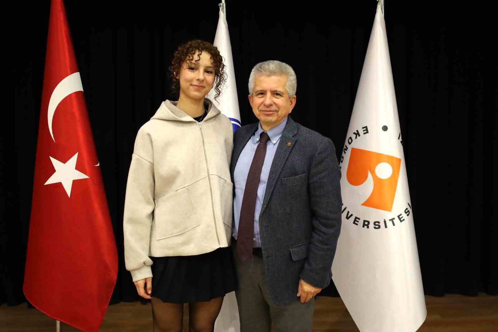 Ailesi Kendisini Korumayı Öğrenir Düşüncesiyle Spora Başlattı, Şampiyon Oldu