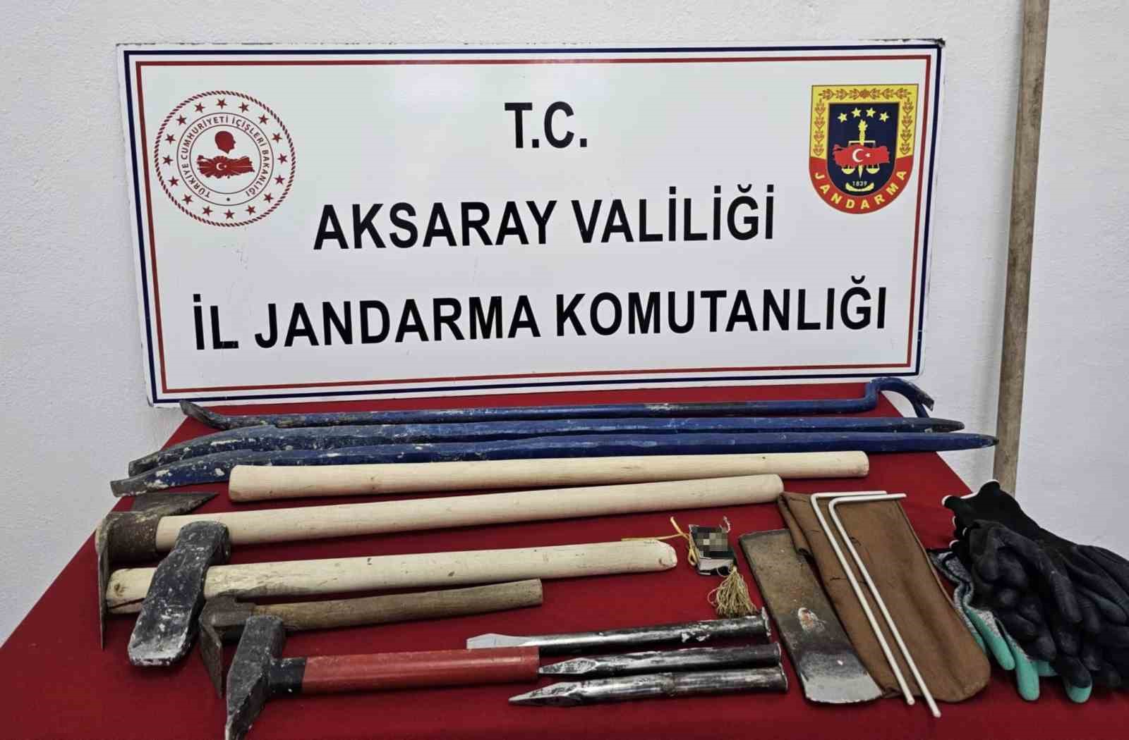 Aksarayda Kaçak Kazı Yapan 5 Şahıs Suçüstü Yakalandı