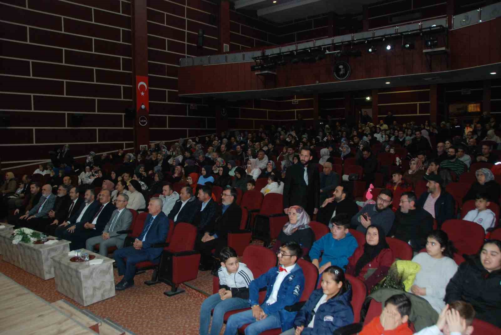 Akşehirde Modern Çağın Sorunu Baba Yoksunluğu Konferansına Yoğun İlgi