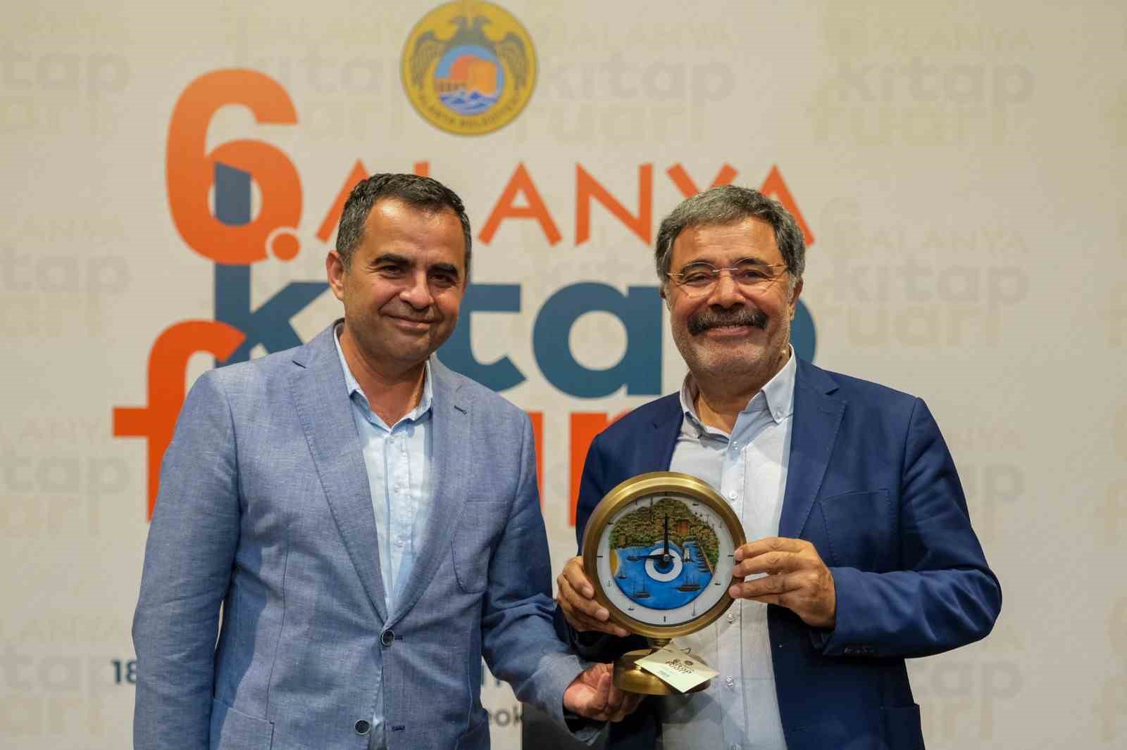 Alanya Kitap Fuarına Büyük İlgi