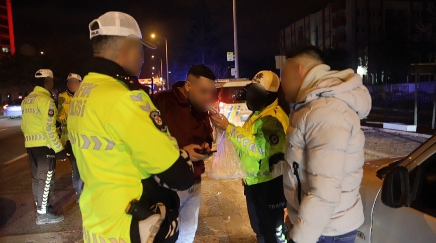 Alkollü Sürücü İle Yer Değiştirdi, Fark Edip Asıl Sürücüye Ceza Kesen Polise “İtiraz Etmiyoruz Ayıp” Dedi