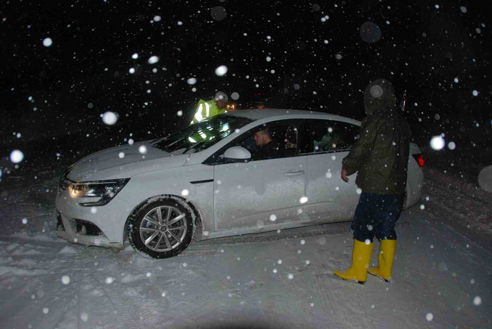 Antalya-Konya Karayolunda Mevsimin İlk Kar Yağışı Başladı