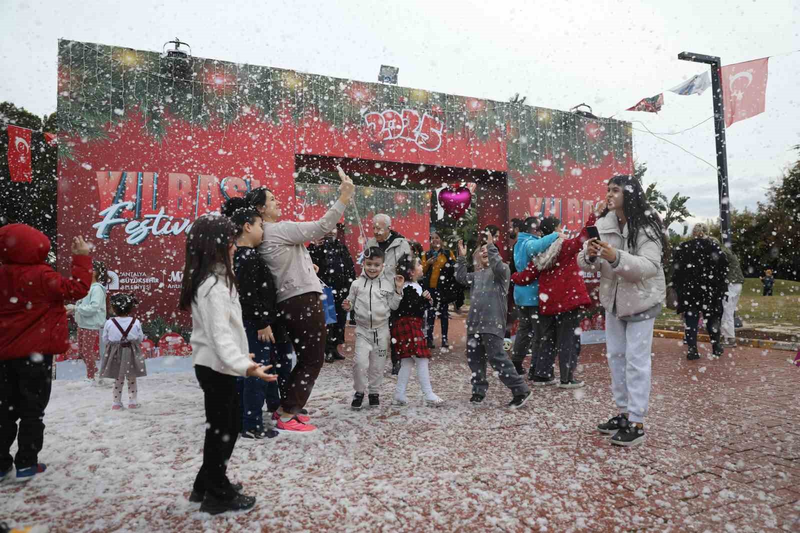 Antalyada Festivale Yoğun İlgi