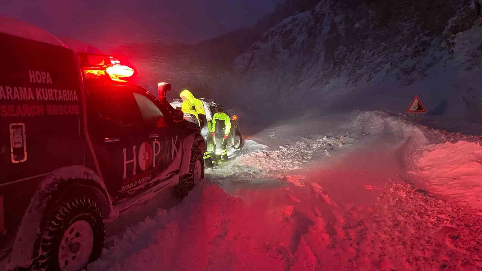 Artvinde Yolda Kalan Sürücülerin Yardımına Hopak Ekipleri Koştu