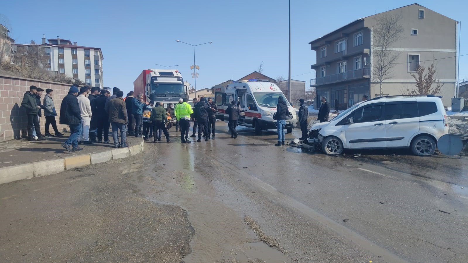 Aşkale De Trafik Kazası: 2 Yaralı