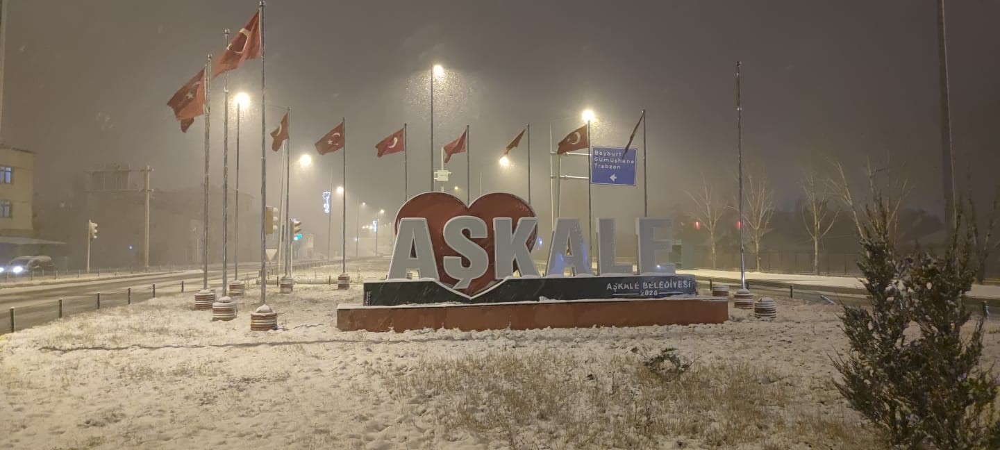 Aşkalede Bir Günde Dört Mevsim Yaşandı