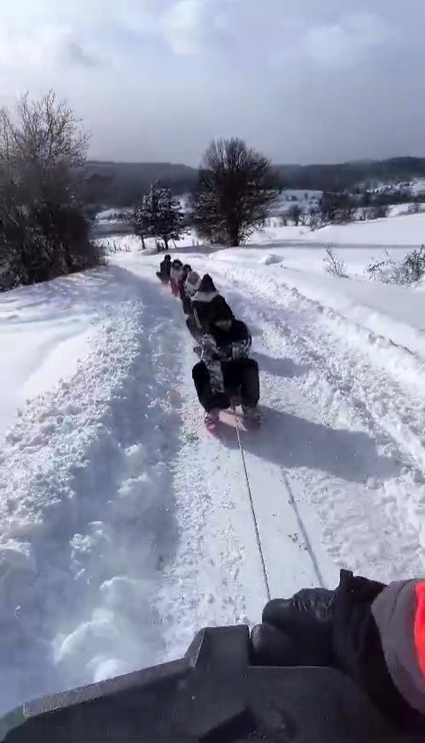 Atvye Bağlı Kızaklarla Kayak Keyfi Yaptılar