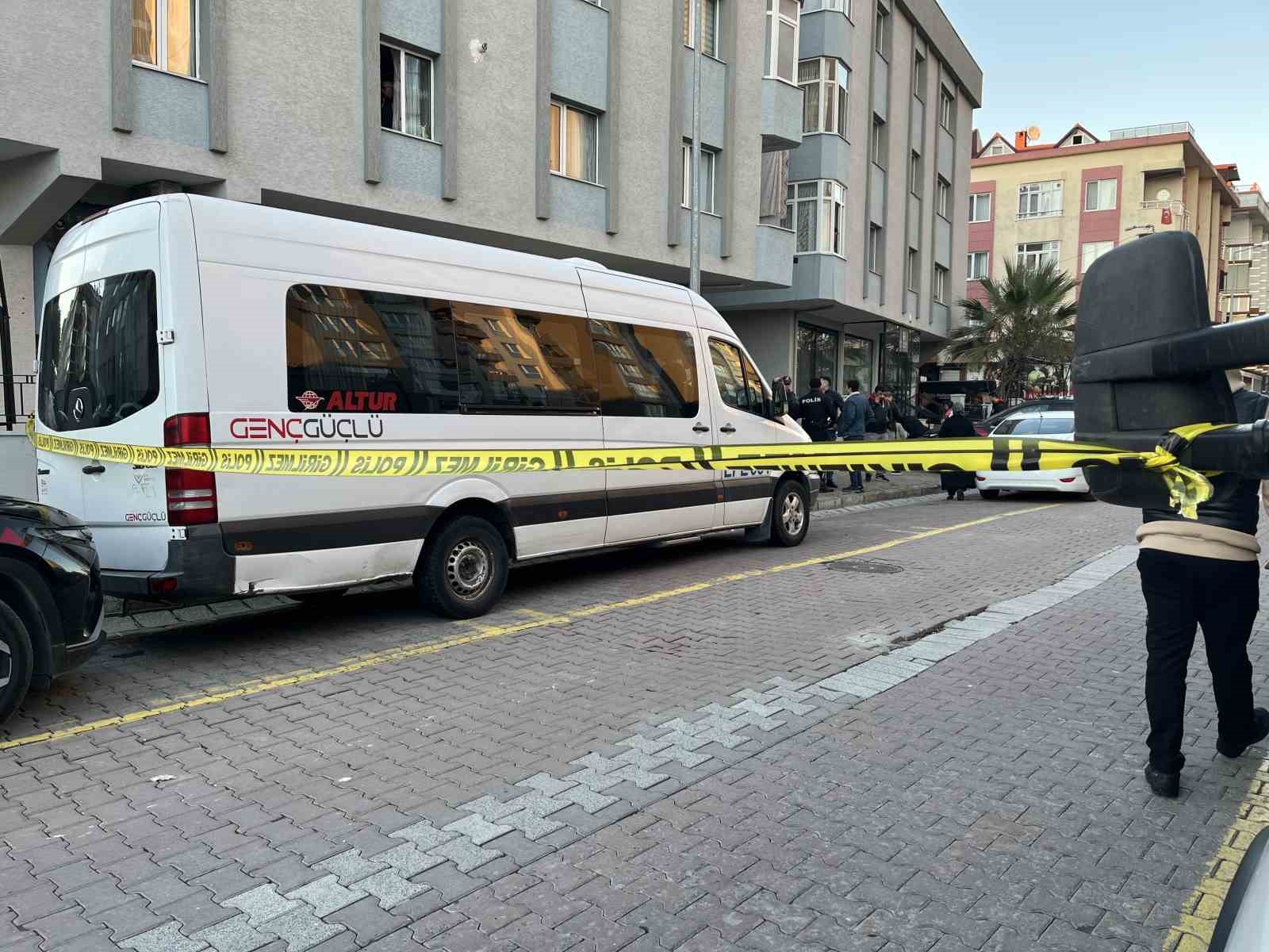 Avcılarda Kuaföre Silahlı Saldırı: 1 Ölü, 1 Yaralı