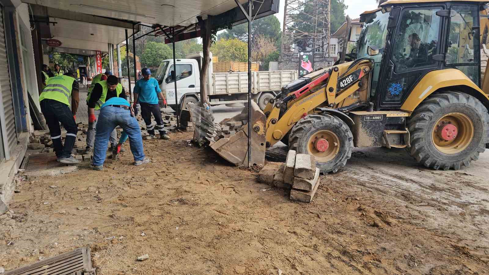 Aydın Bşbnin Nazilli İstasyon Meydanındaki 2. Etap Çalışmaları Başladı