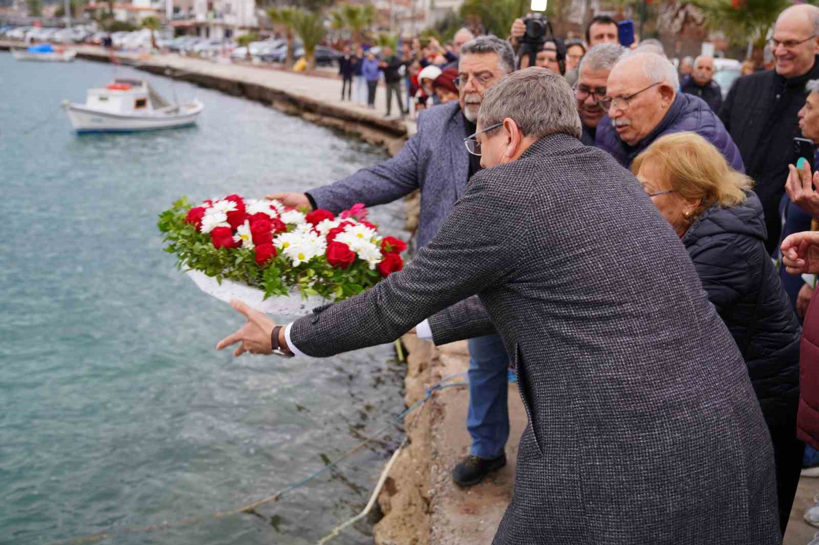 Ayvalıkta Mübadelenin 102. Yılı Anısına Denize Çelenk Bırakıldı