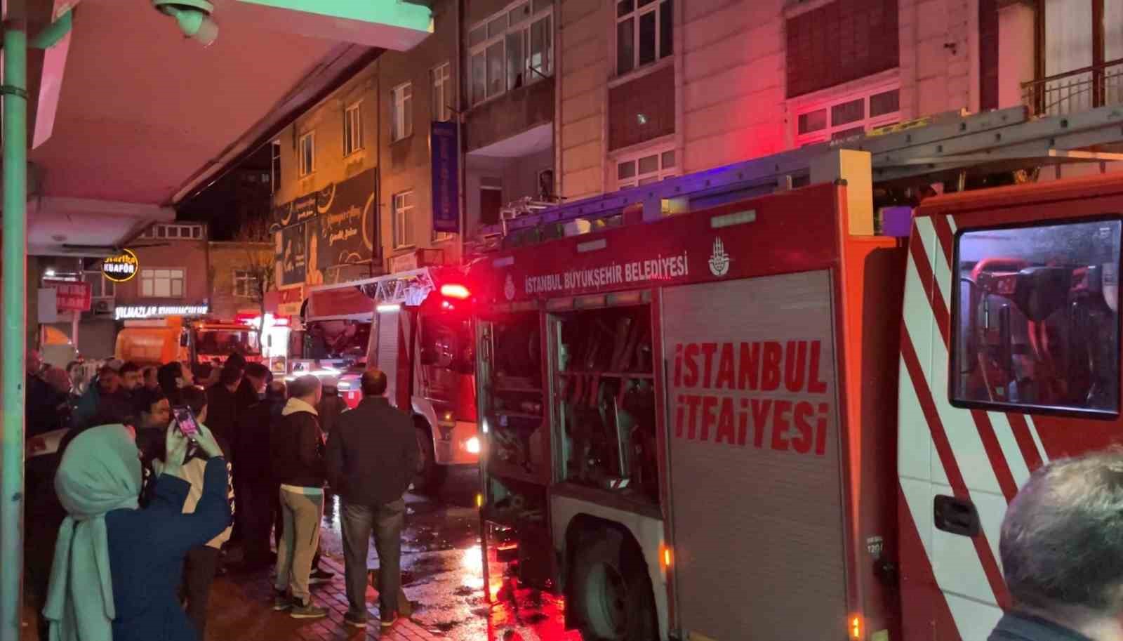 Bağcılarda Çatı Katında Yangın Paniği: Mutfak Tüpü Patladı