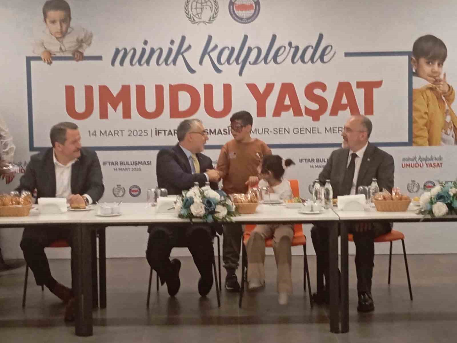 Bakan Işıkhan ‘Minik Kalplerde Umudu Yaşat İftar Programına Katıldı