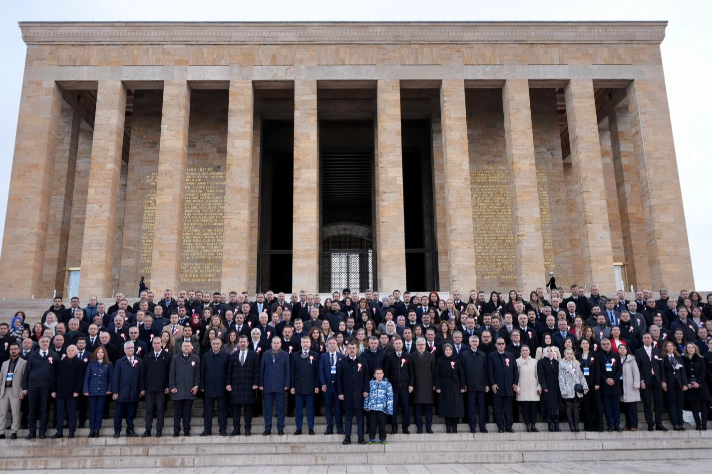 Bakan Tekin 81 ilin öğretmenleri ile Ata'nın huzurunda