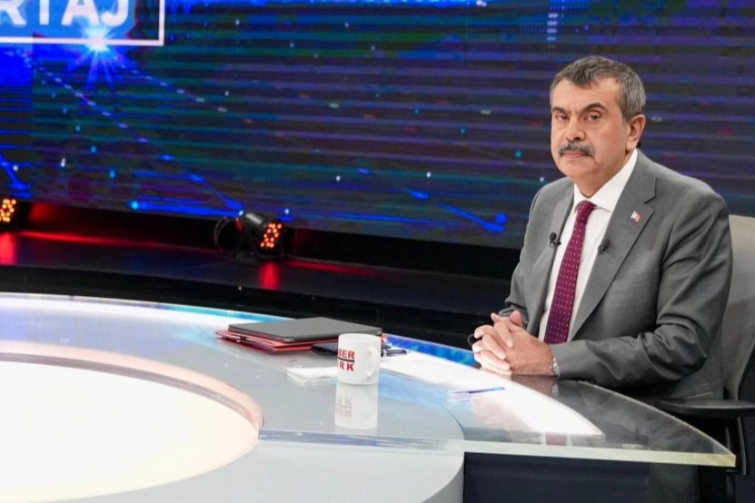 Bakan Tekin: Okullardaki personel yetersizliği 'hizmet alımı' ile çözülecek