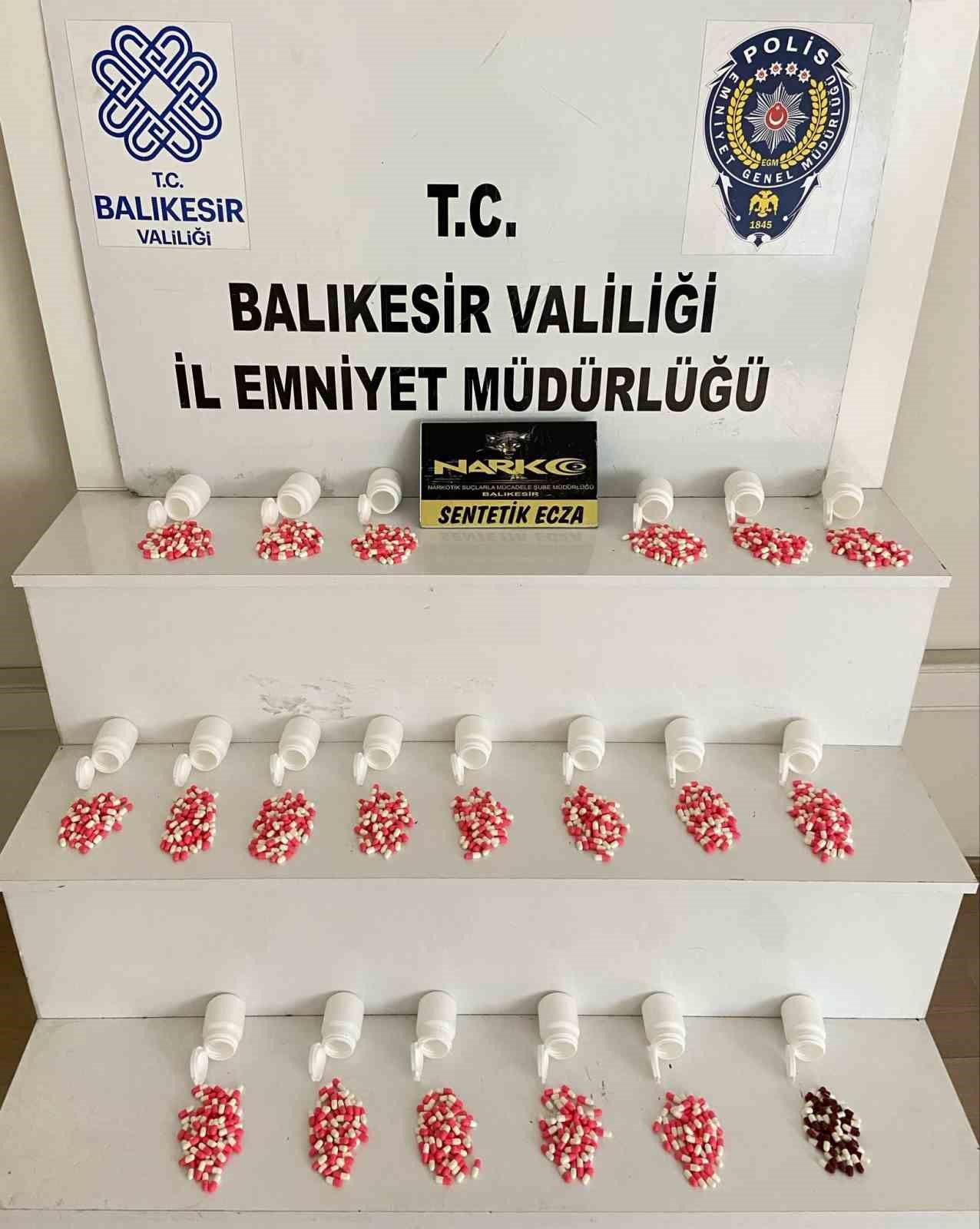 Balıkesirde Bin Adet Sentetik Hap Yakalandı