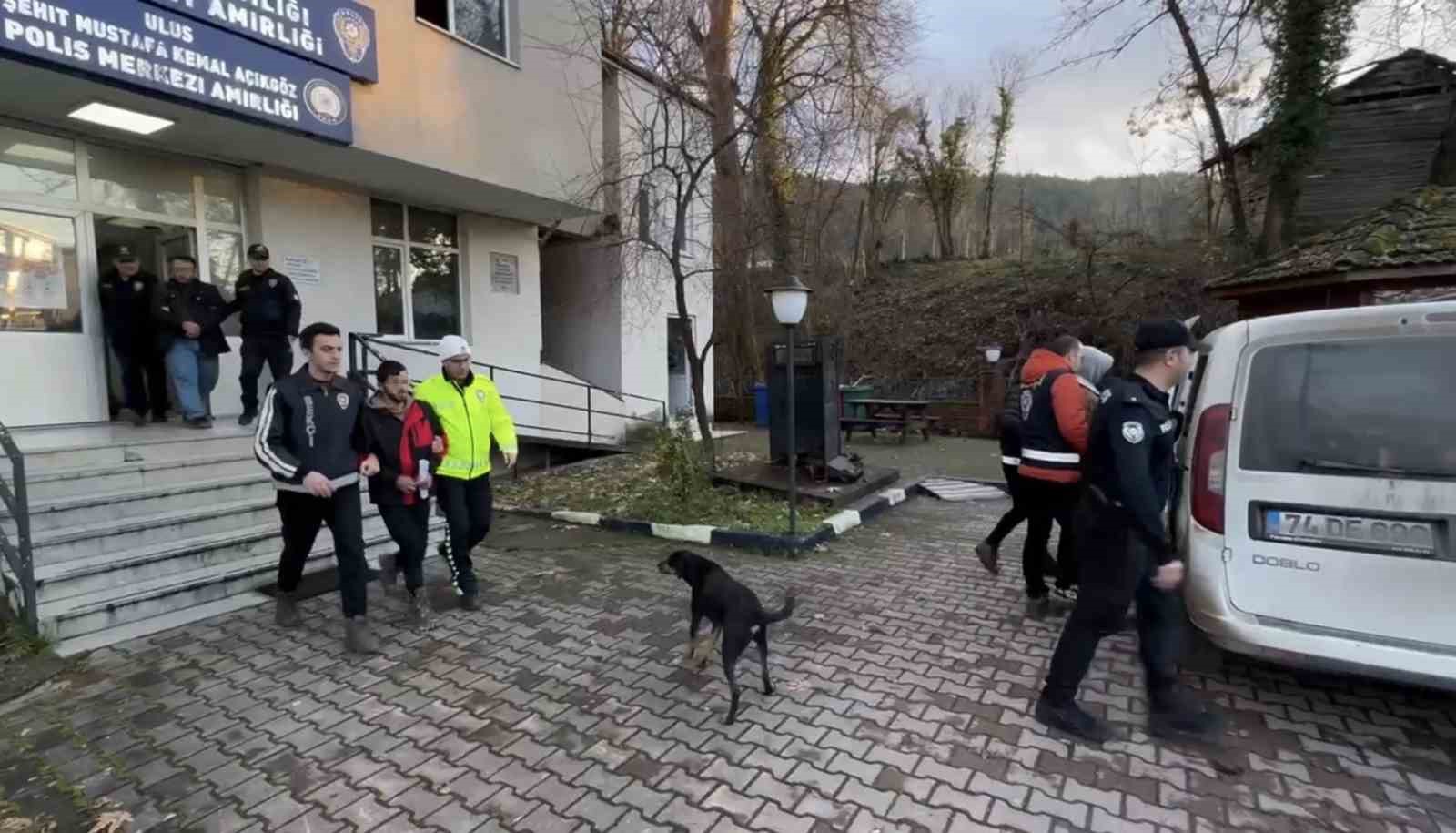 Bartında 12 Yaşındaki Kıza Taciz İddiasıyla 3 Tutuklama