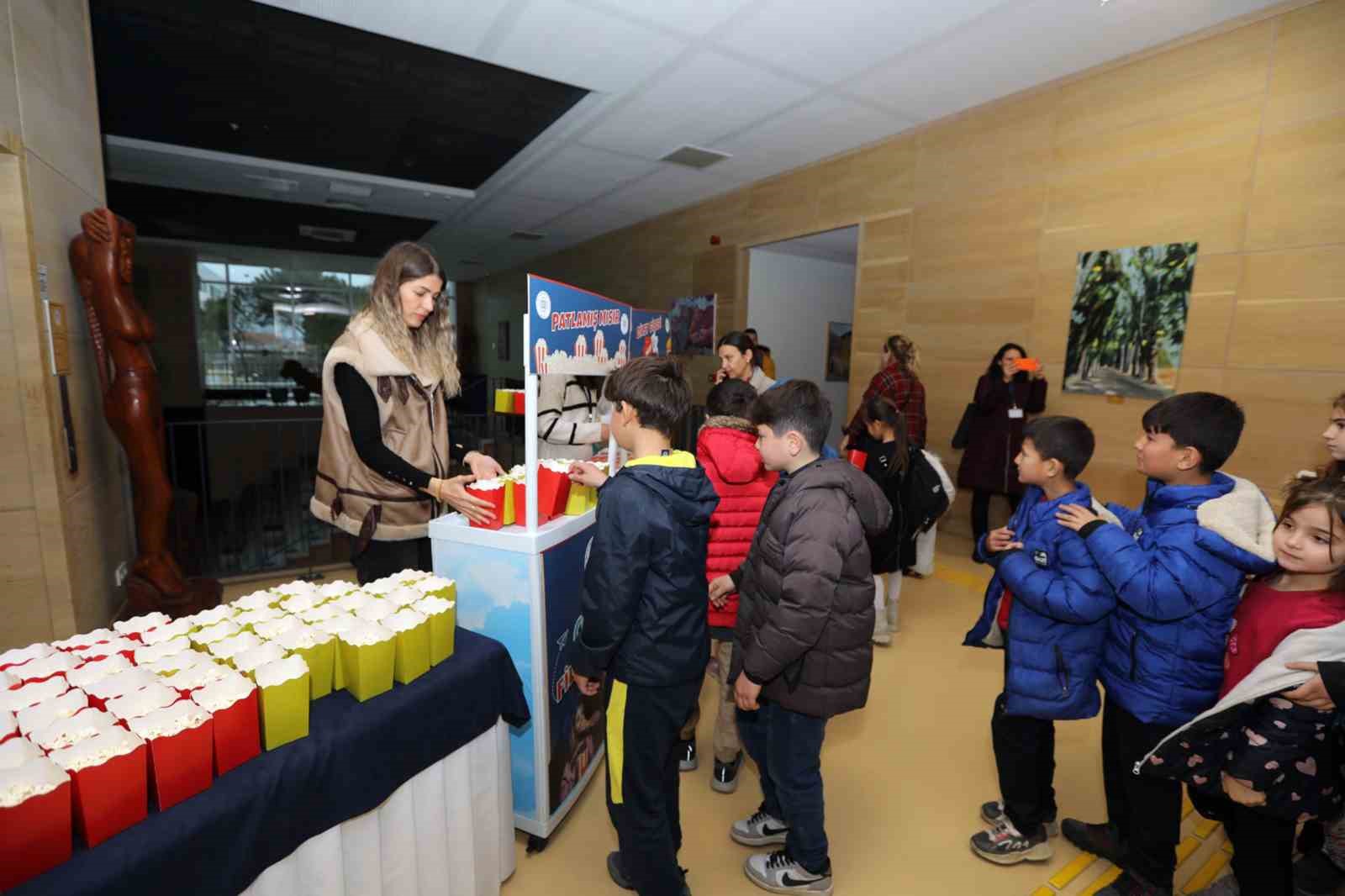 Başkan Arastan Öğrencilere ‘Karne Hediyesi