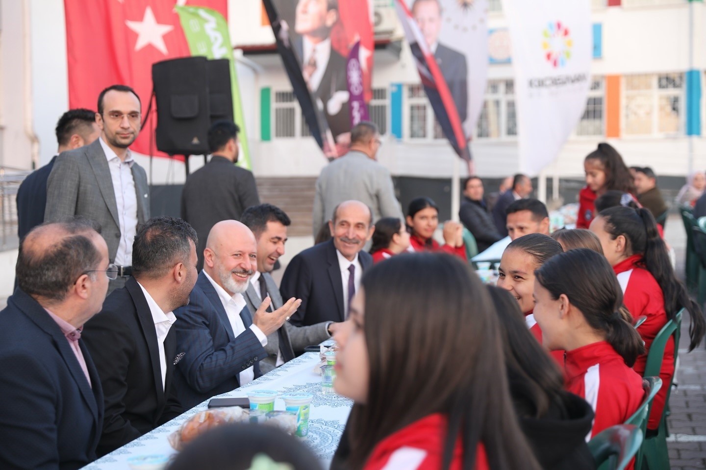 Başkan Çolakbayrakdar: Sofralarımızdan Bereket, Gönüllerimizden Muhabbet Eksik Olmasın