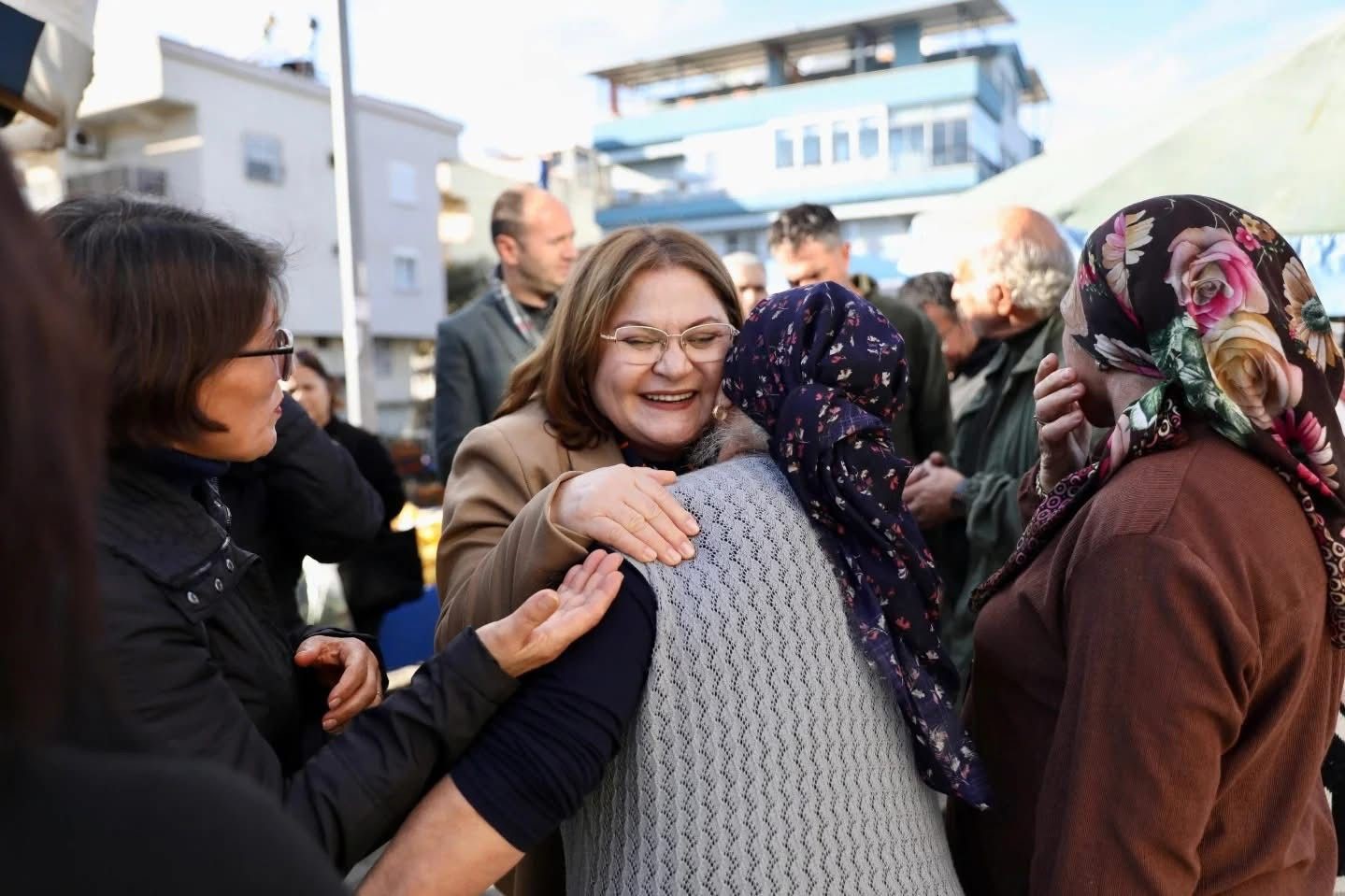 Başkan Gençay, Pazarda Vatandaşlarla Buluştu