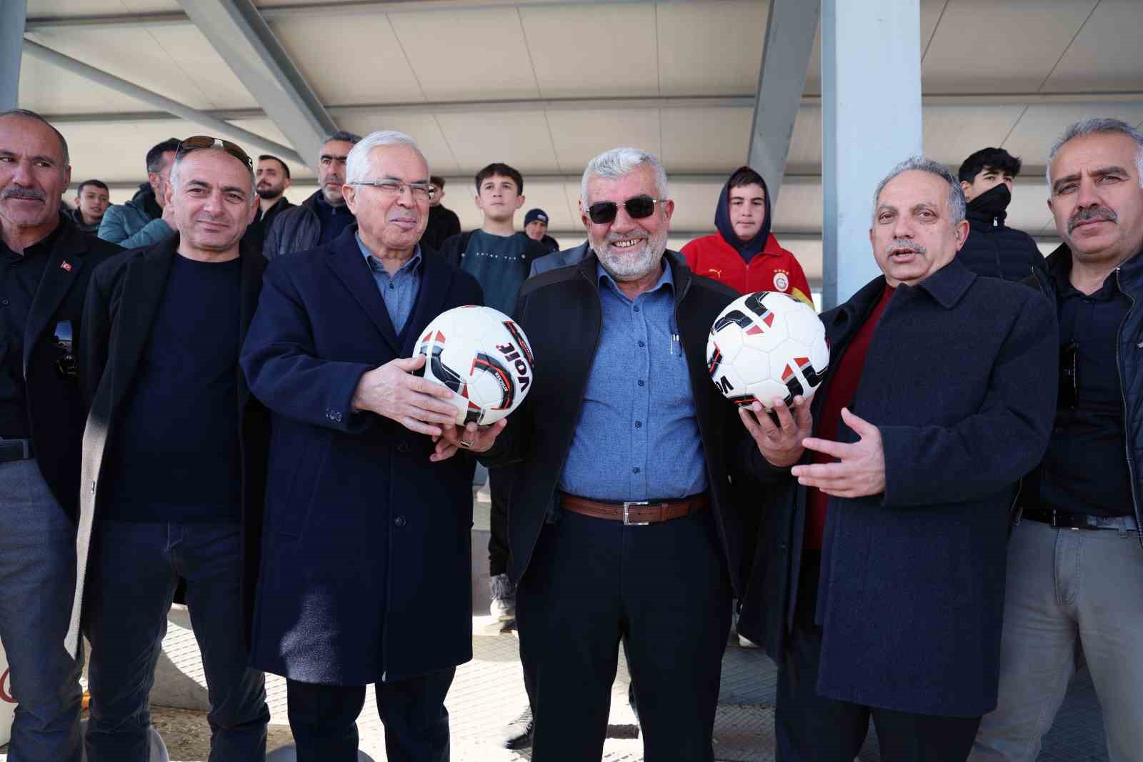 Başkan Yalçın Ve Kaymakam Dönmezden Kepez Turnuvasına Destek