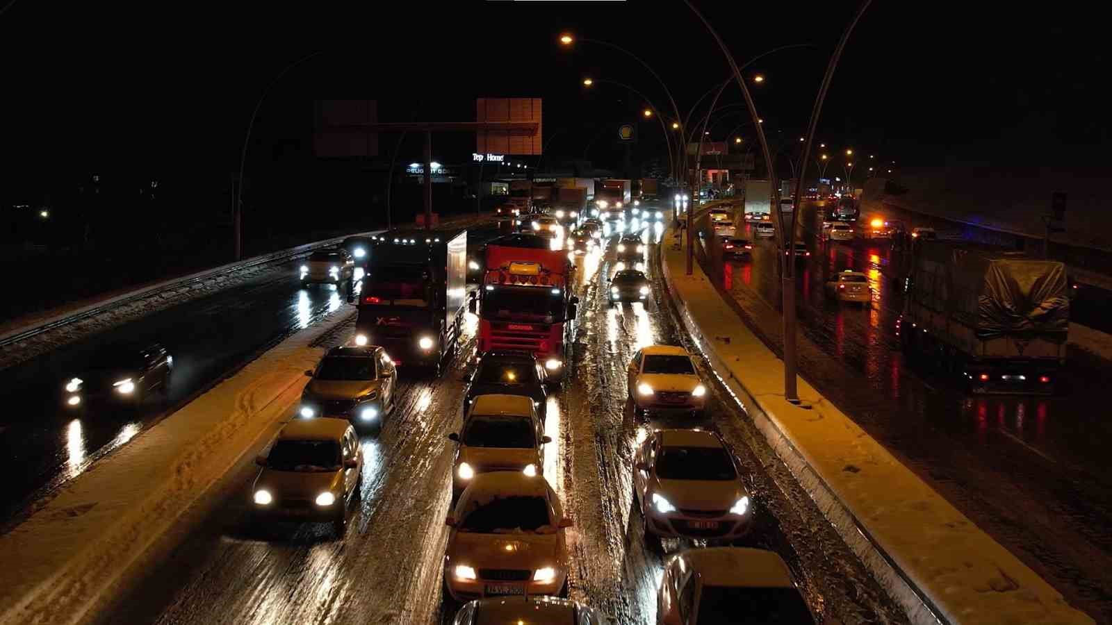 Başkentte Kaza Sonrası Trafik Durdu