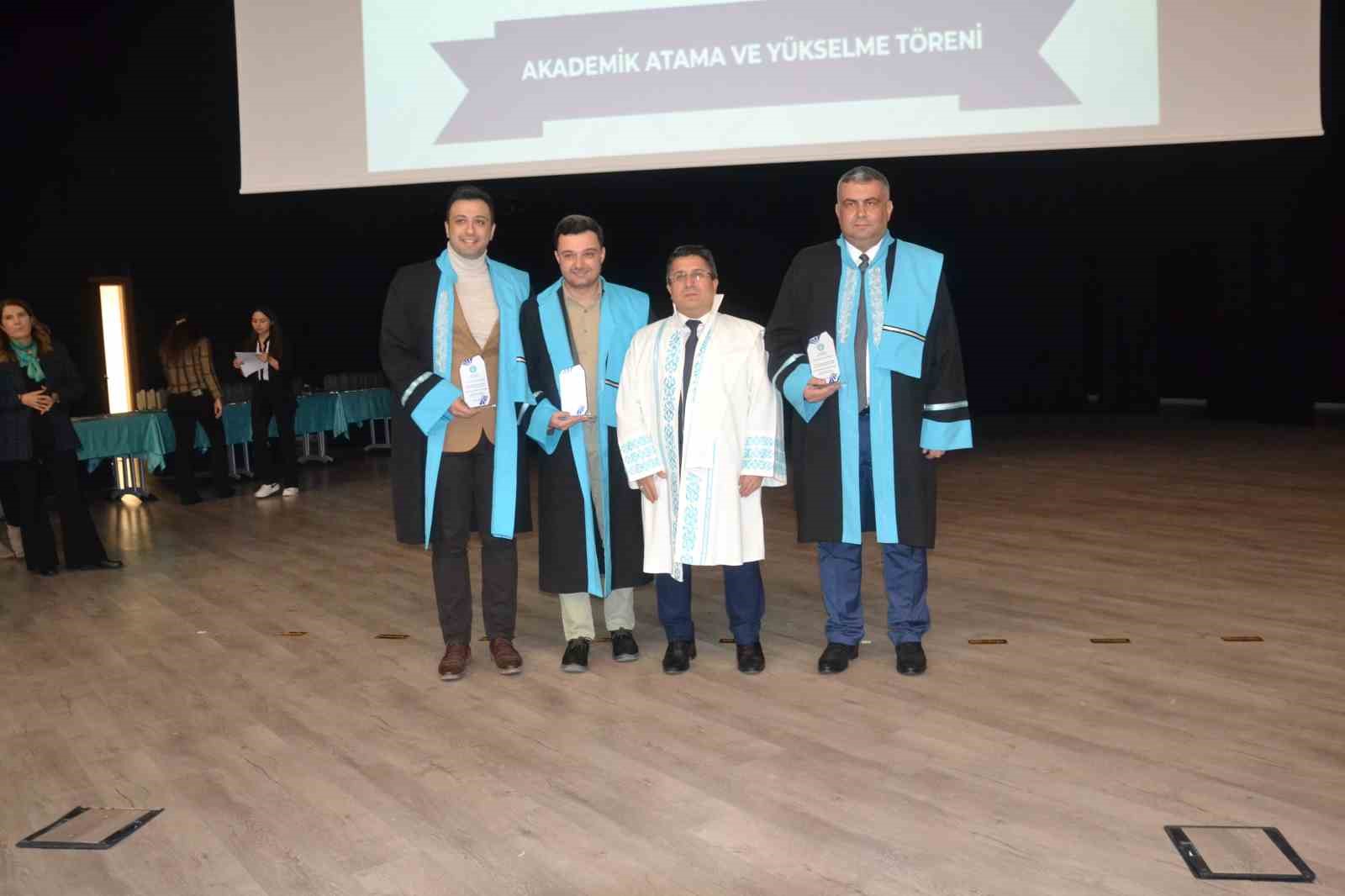 Baün De Ataması Ve Yükselmesi Gerçekleşen 150 Akademisyene Plaket Takdim Edildi