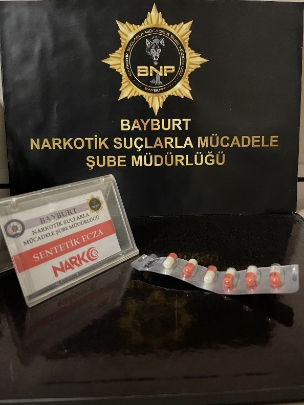 Bayburtta 6 Adet Sentetik Hap Ele Geçirildi