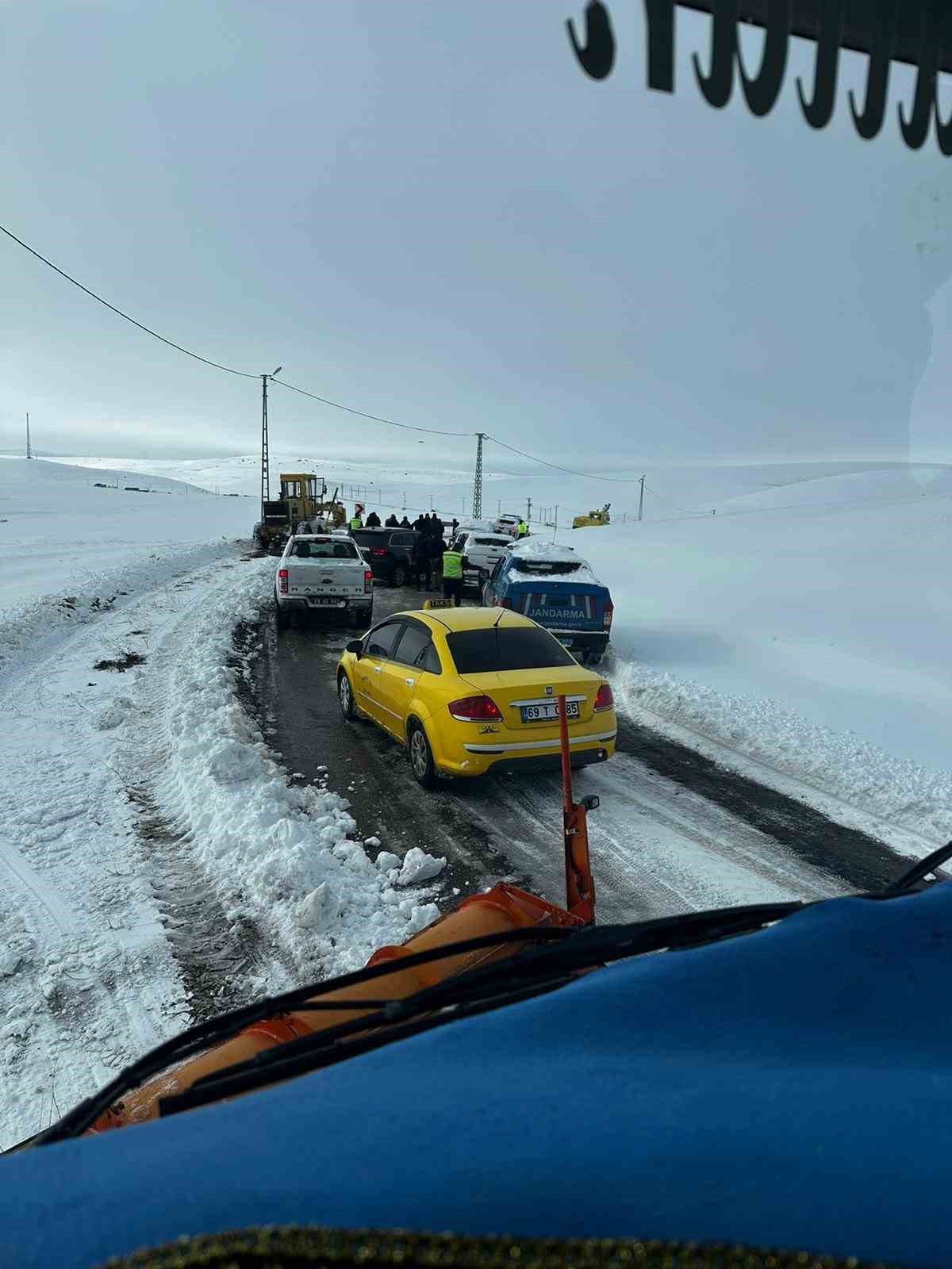 Bayburtta Kapalı Köy Yolları Açılıyor