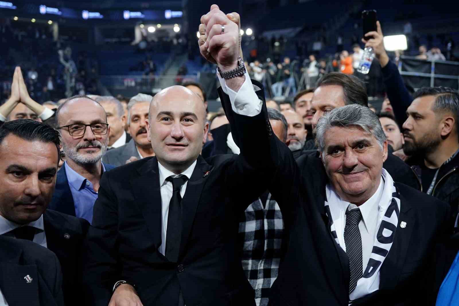 Beşiktaşta Başkan Adayları Serdal Adalı Ve Hüseyin Yücel Kucaklaştı