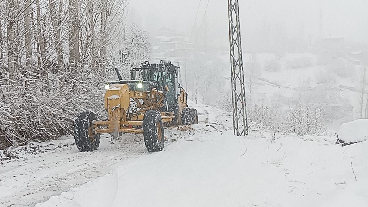 Beytüşşebapta Şiddetli Fırtına Ve Kar Yağışı Hayatı Olumsuz Etkiledi