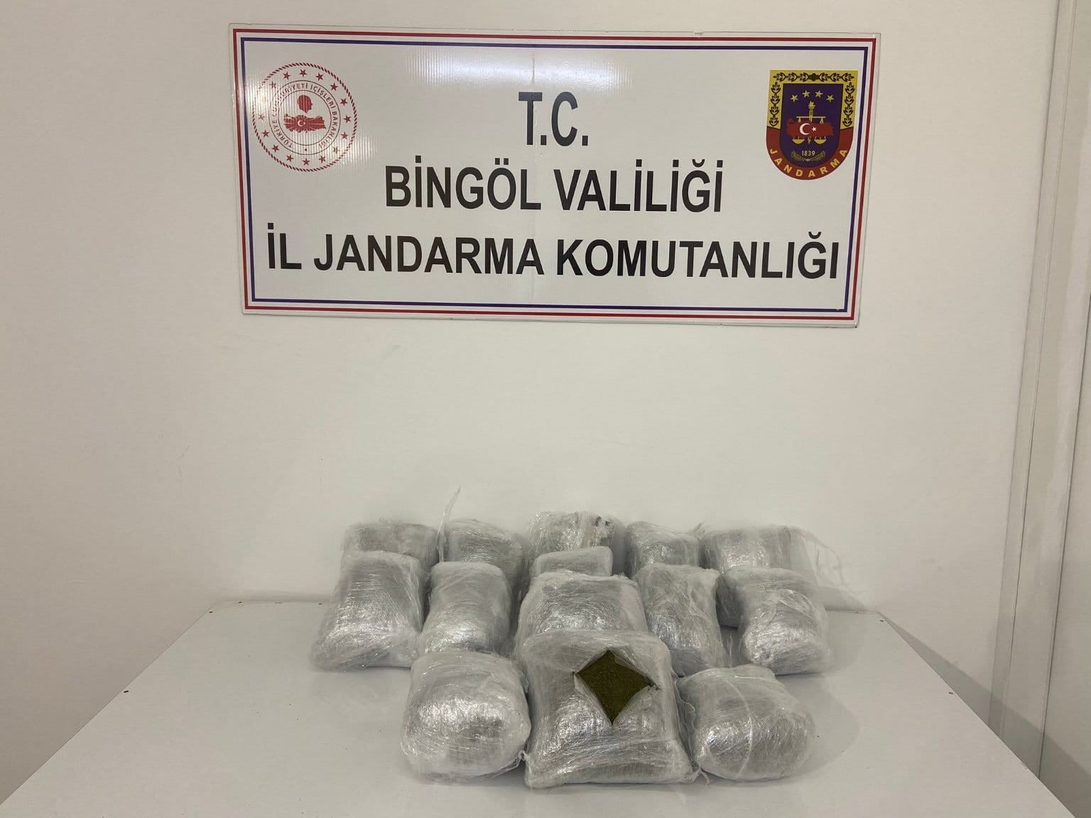 Bingölde 20 Kilo Esrar Ele Ele Geçirildi