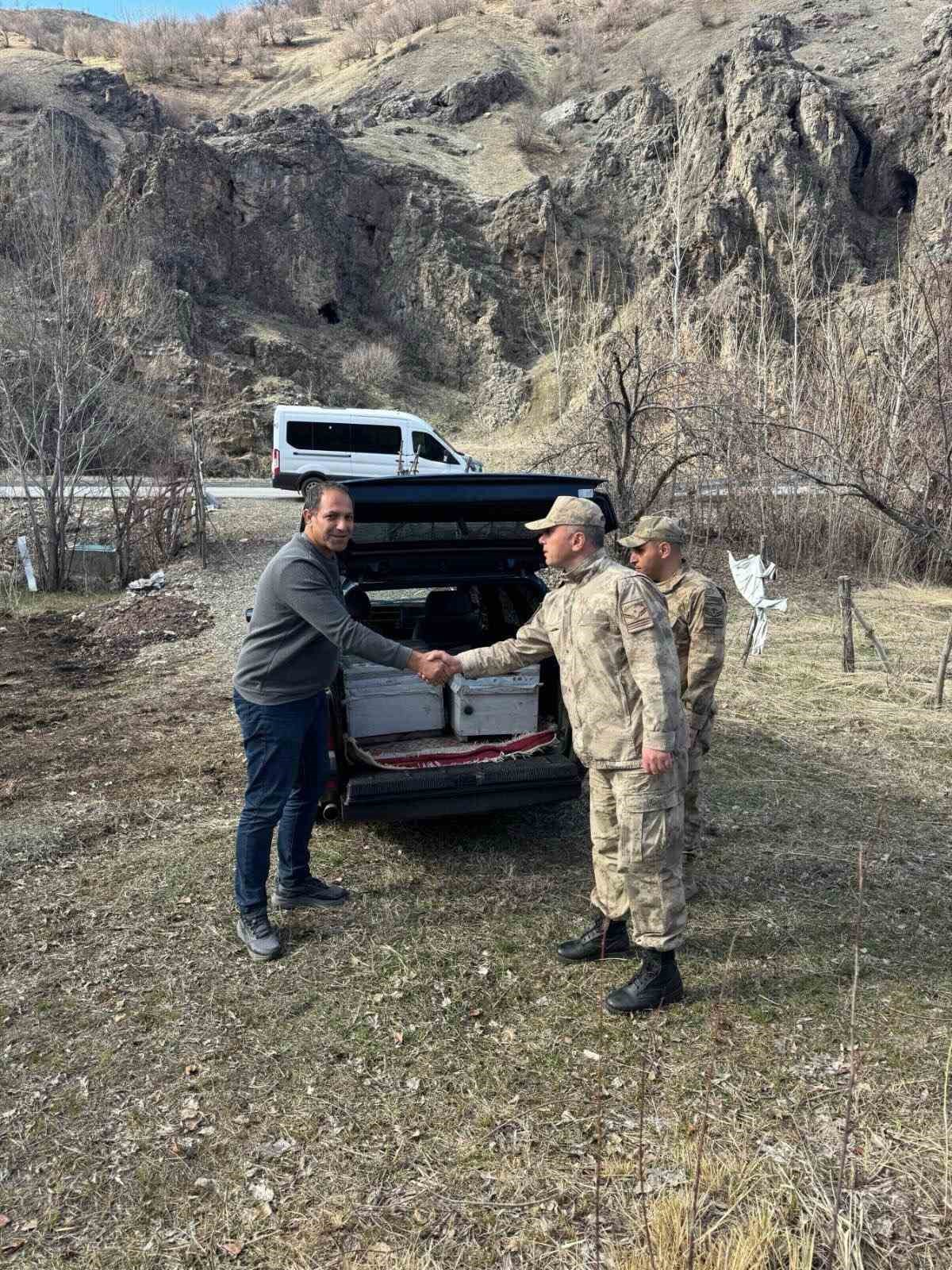 Bingölde Çalınan Arı Kovanları Sahibine Teslim Edildi