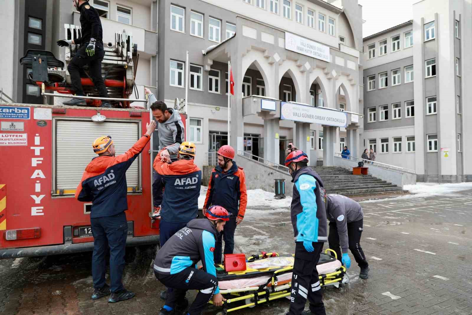 Bingölde Öğrencilere Deprem Ve Yangın Tatbikatı