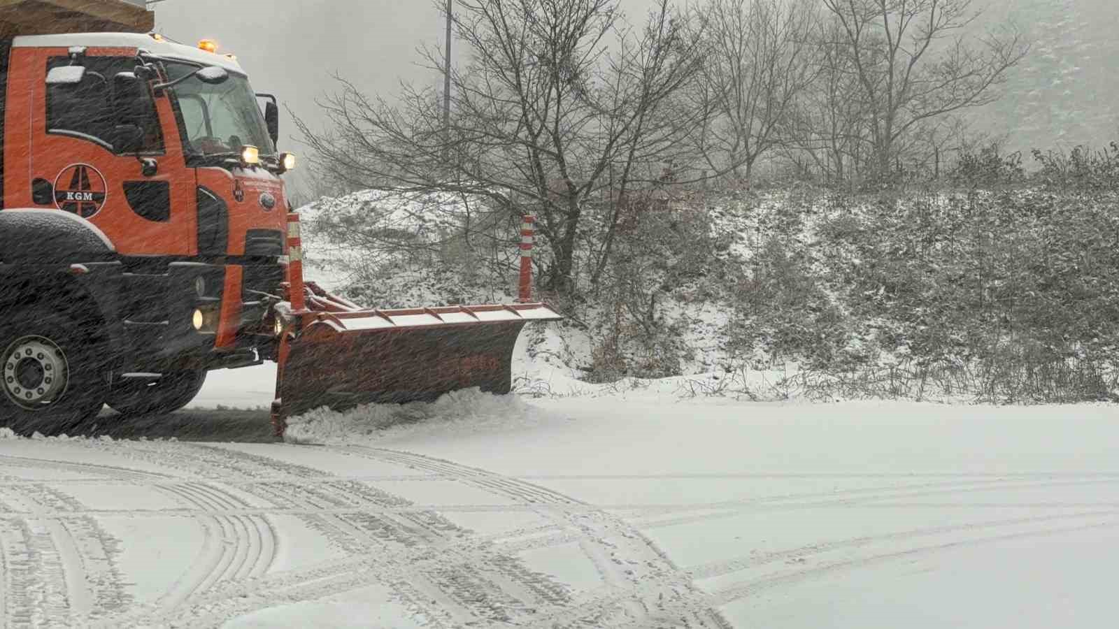 Bolu Dağında Beklenen Kar Başladı