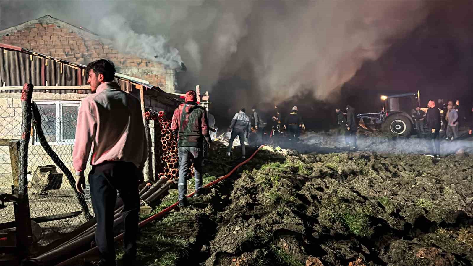 Boluda Ahır Ve Samanlık Alev Alev Yandı