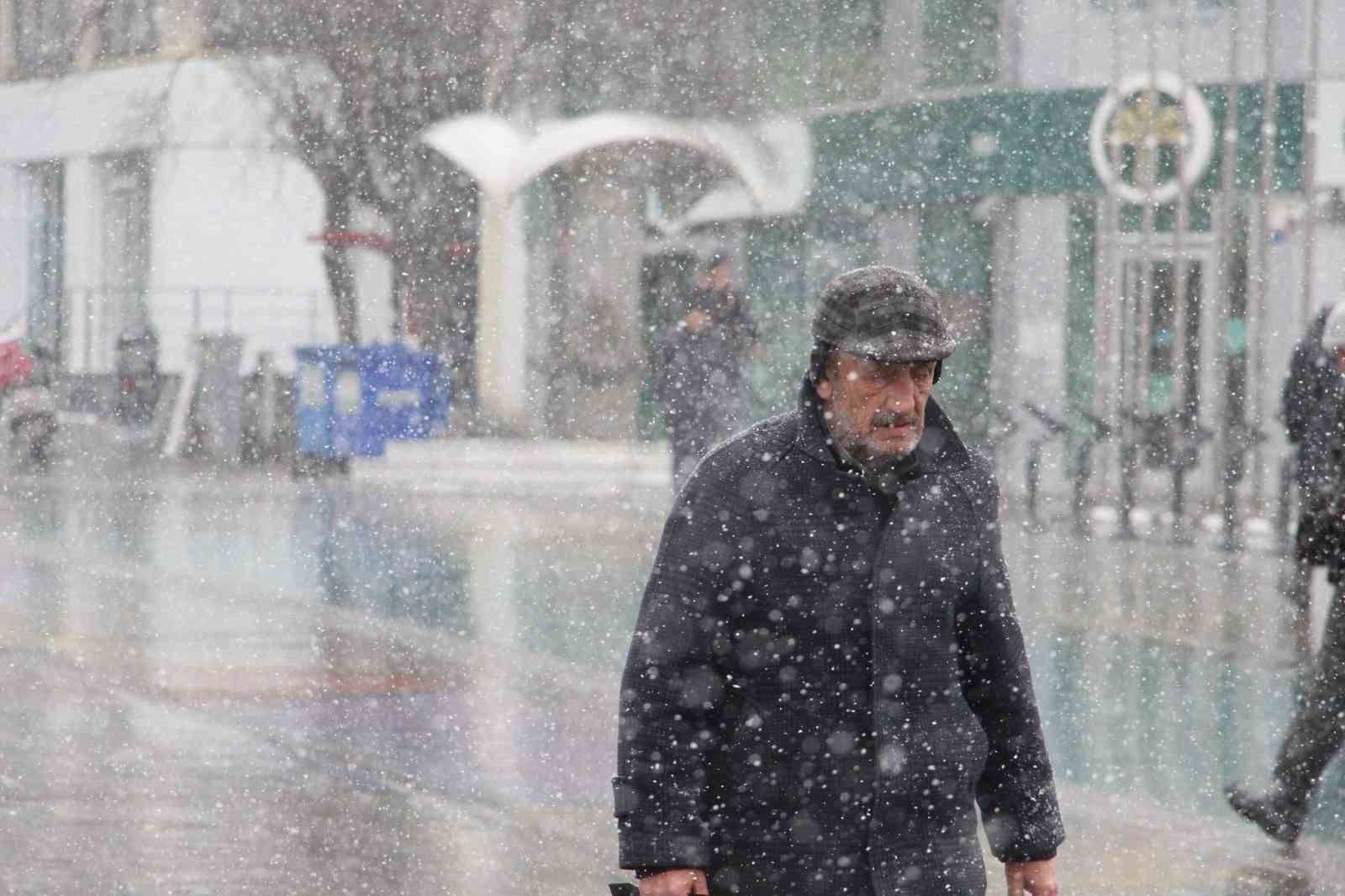 Boluda Kar Yağışı Aralıklarla Etkili Oluyor