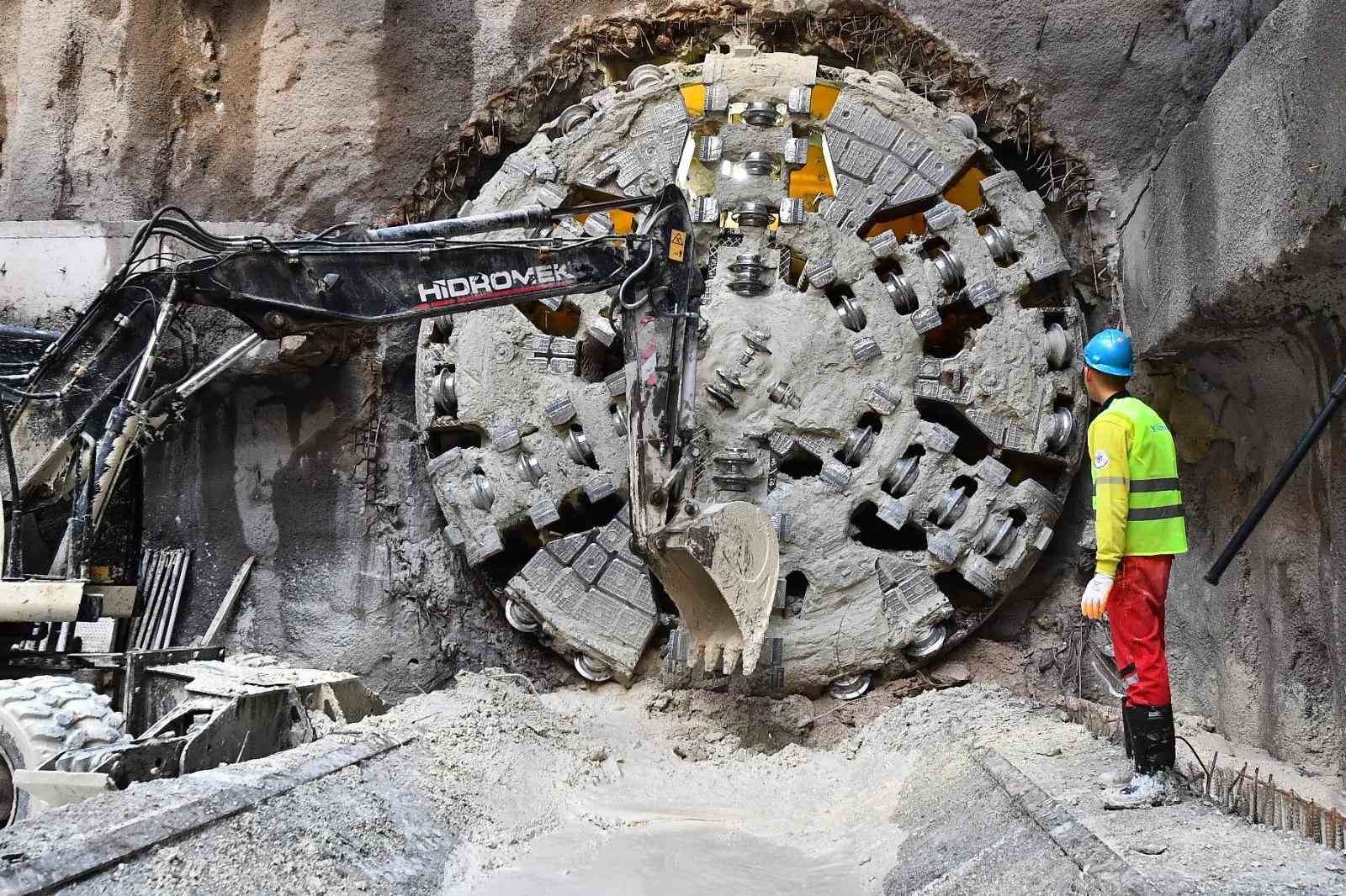 Buca Metrosunda Yoğun Tempo