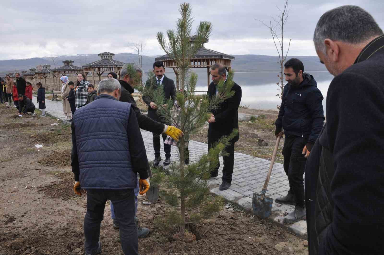 Bulanıkta ‘Öğretmenler Hatıra Ormanı Oluşturuldu