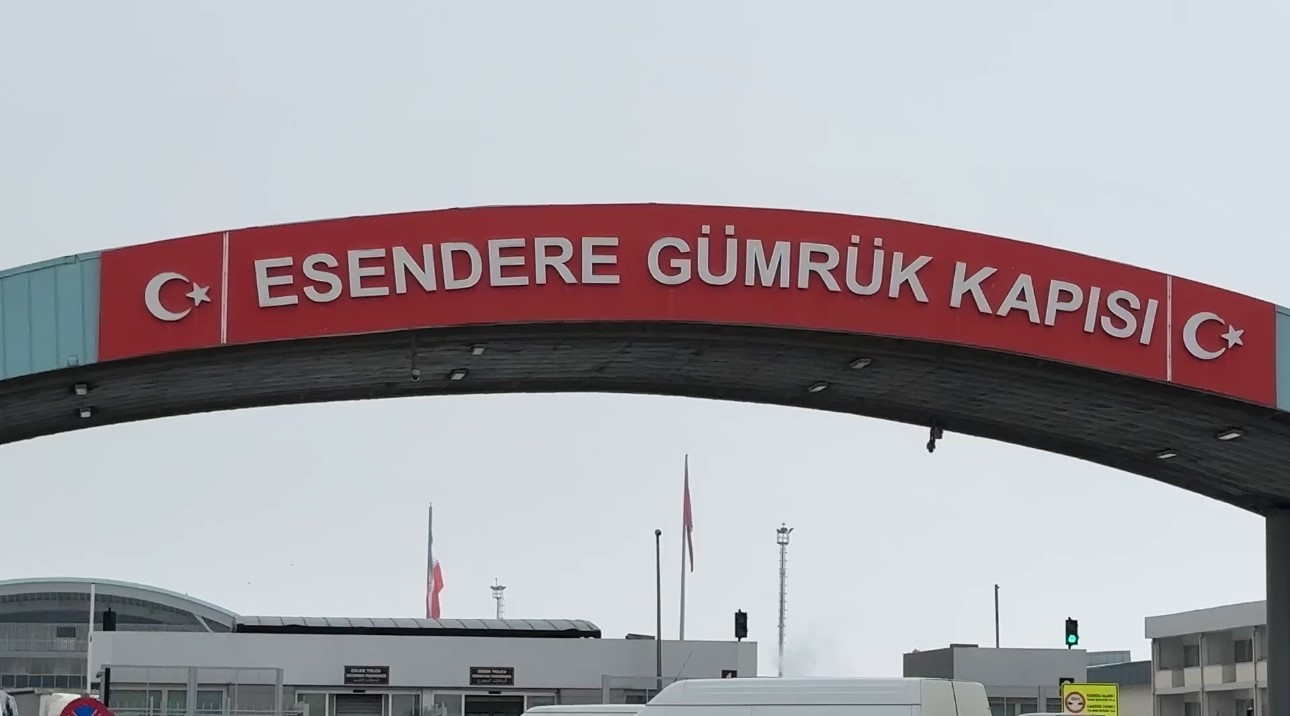 Bulduğu Cüzdanı Türkiyeye Getirerek Sahibine Teslim Etti