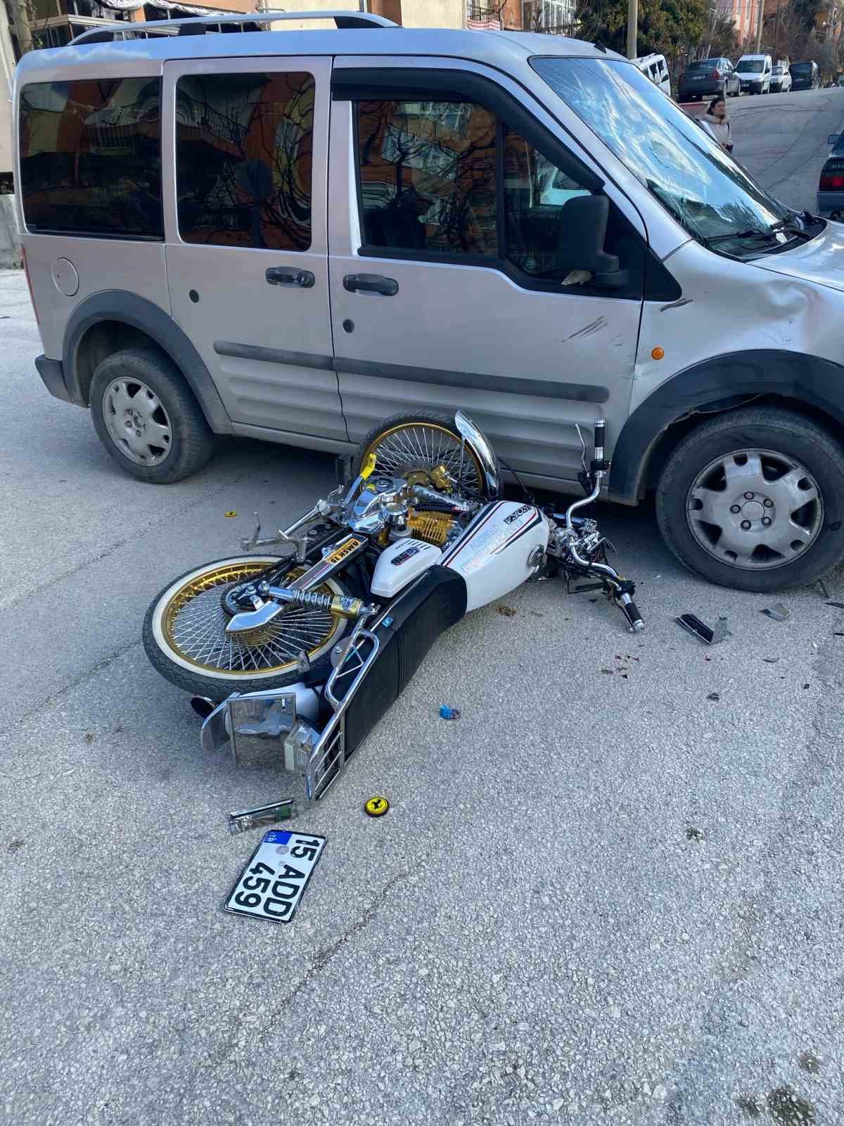 Burdurda Hafif Ticari Araç İle Motosiklet Çarpıştı: 1 Yaralı