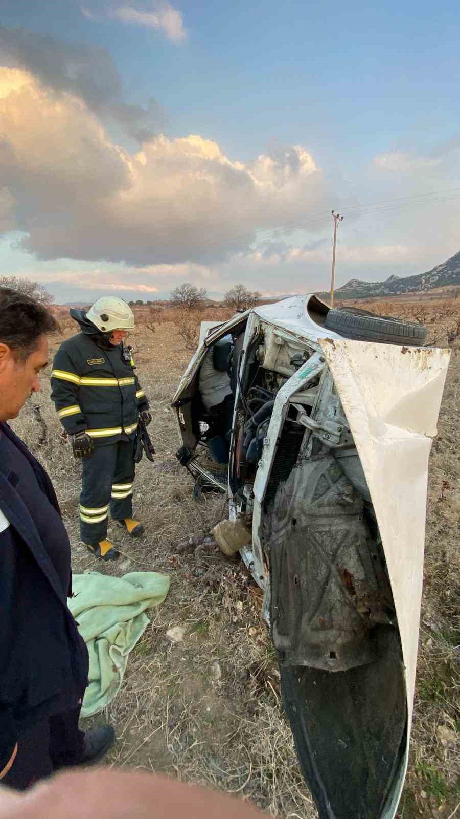 Burdurda Kontrolden Çıkan Otomobil Takla Atıp Şarampole Devrildi: 2 Yaralı