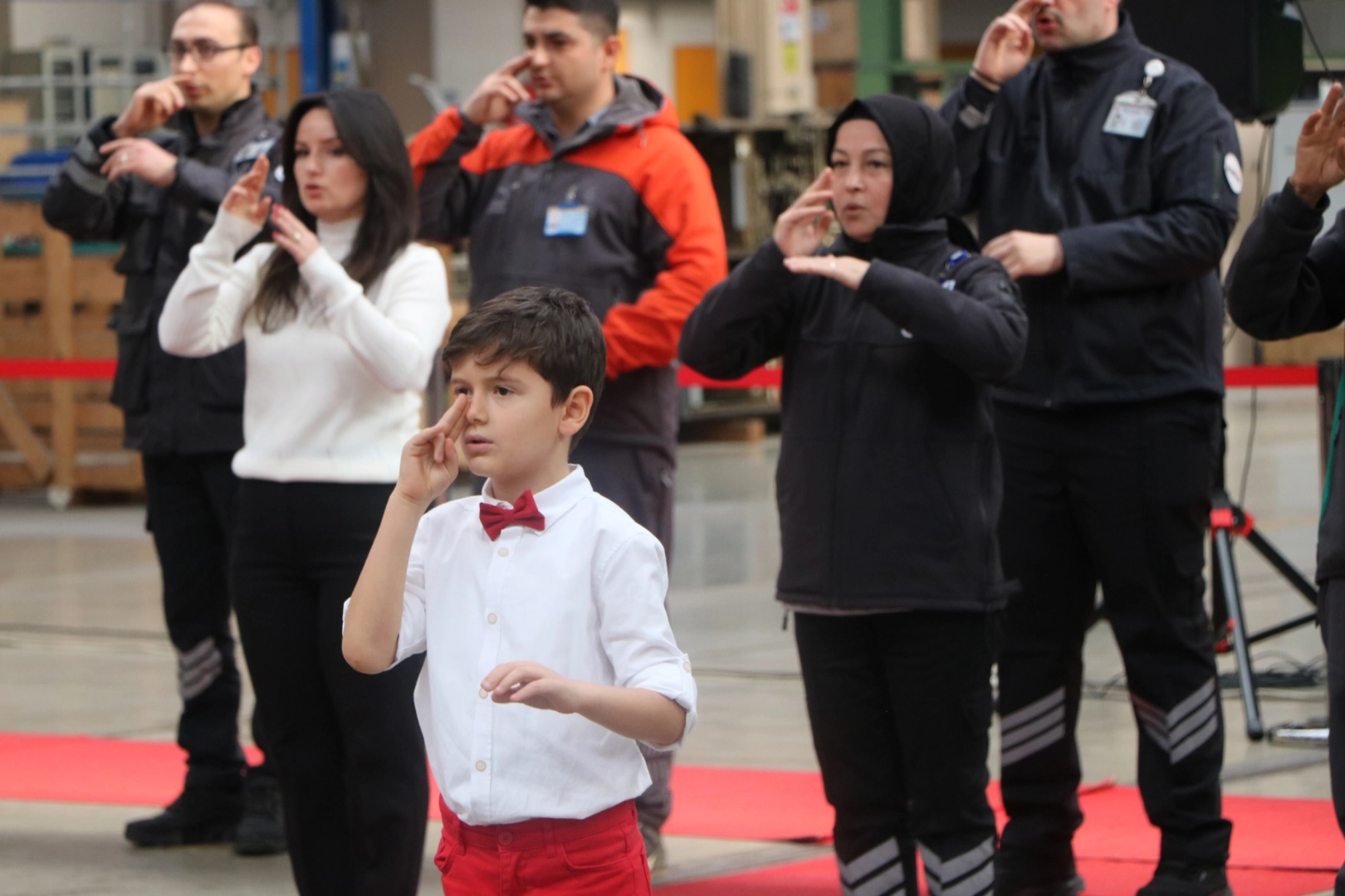 Bursa Burulaş'ta hizmet bir 'işaret'e bakıyor