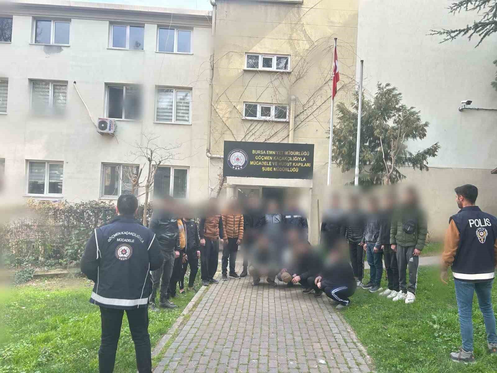 Bursada Kaçak Göçmen Operasyonu: 18 Göçmen Yakalandı, 2 Şüpheli Gözaltına Alındı