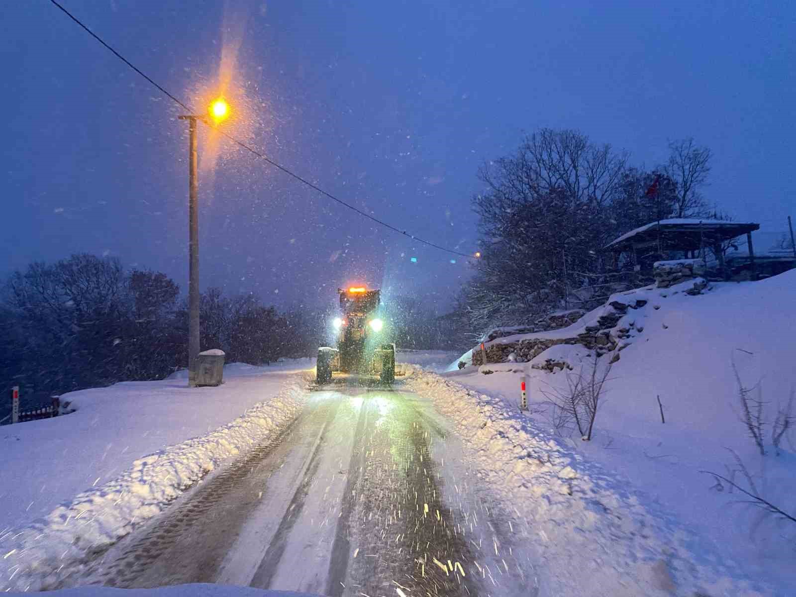 Bursada Kapanan 235 Köy Yoluna Müdahale