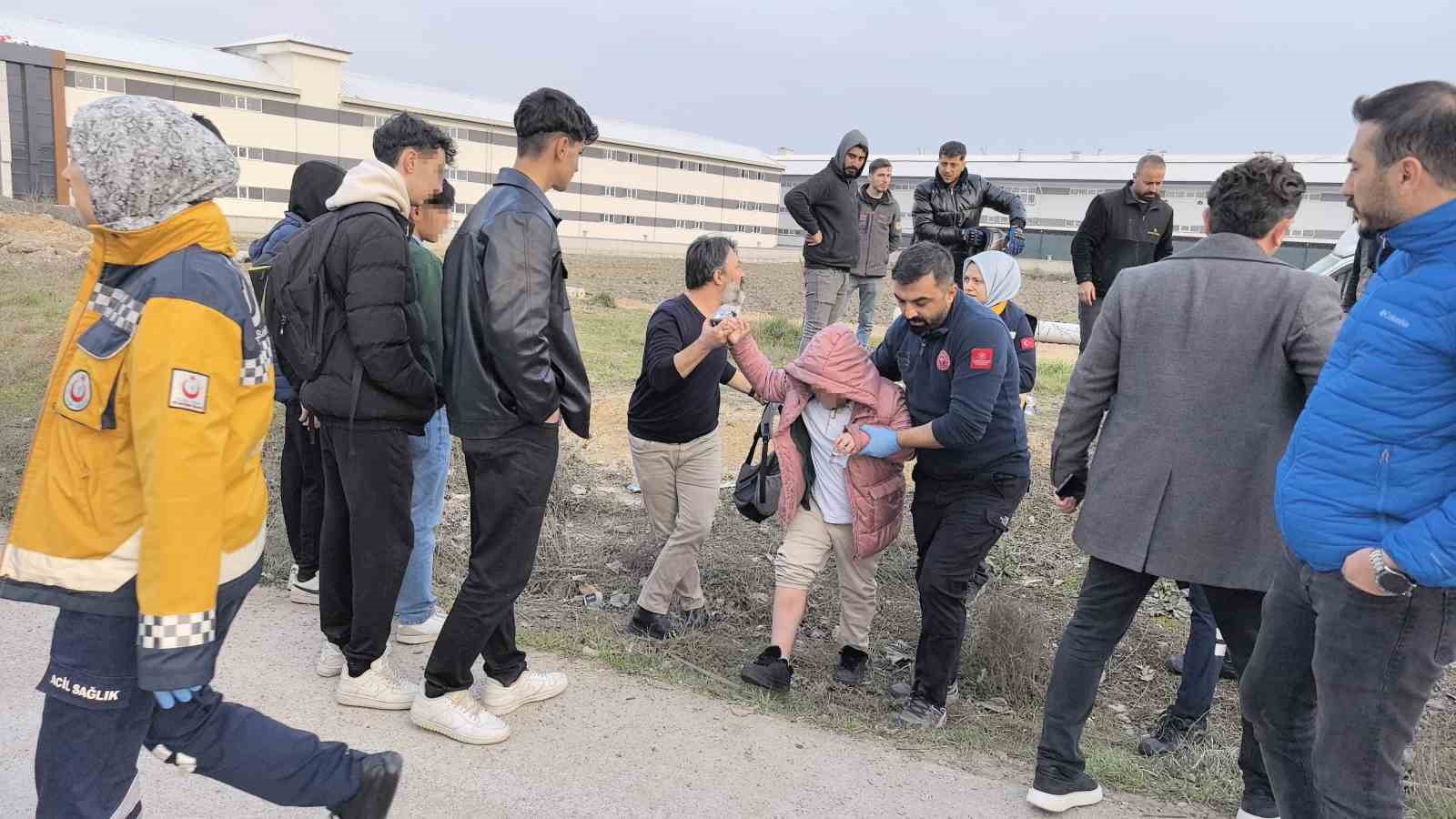 Bursada Öğrenci Servisi Otomobille Çarpıştı: 6Sı Öğrenci 10 Yaralı